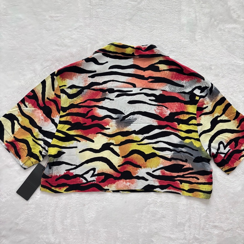 ED HARDY Tiger Print Short Sleeve Cropped Button Up Blouse--NWT--S - Picture 9 of 11